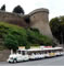 Le petit train de Dinan devant les remparts